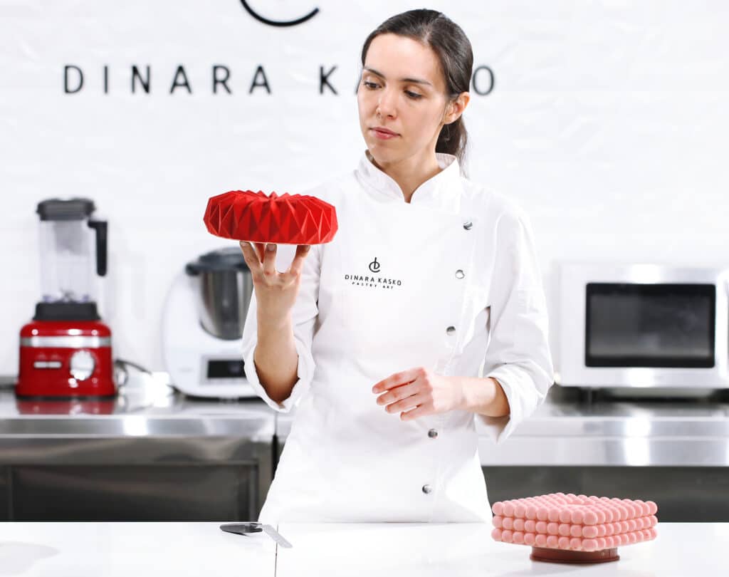 Innovation Spotlight: Ukrainian Pastry Chef Dinara Kasko's 3D-Printed Cake Designs 6
